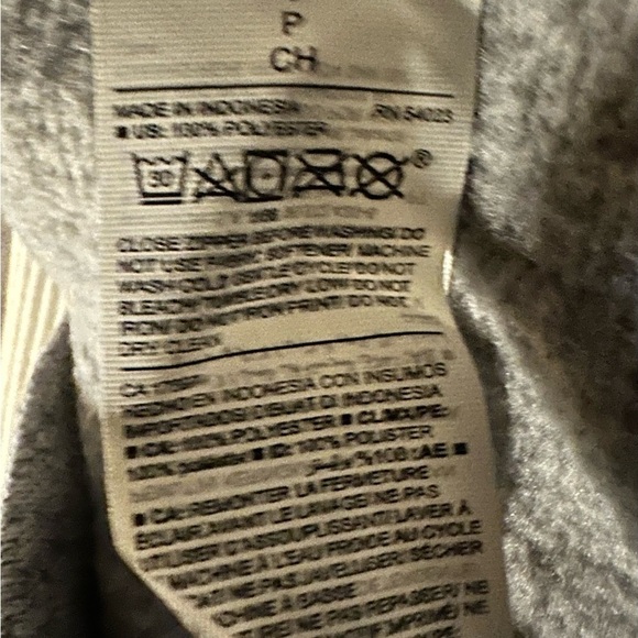 ✨Old Navy Gray Knit Jacket – Cozy Chic Zip-Up for Everyday Elegance 🤍 - Picture 5 of 5